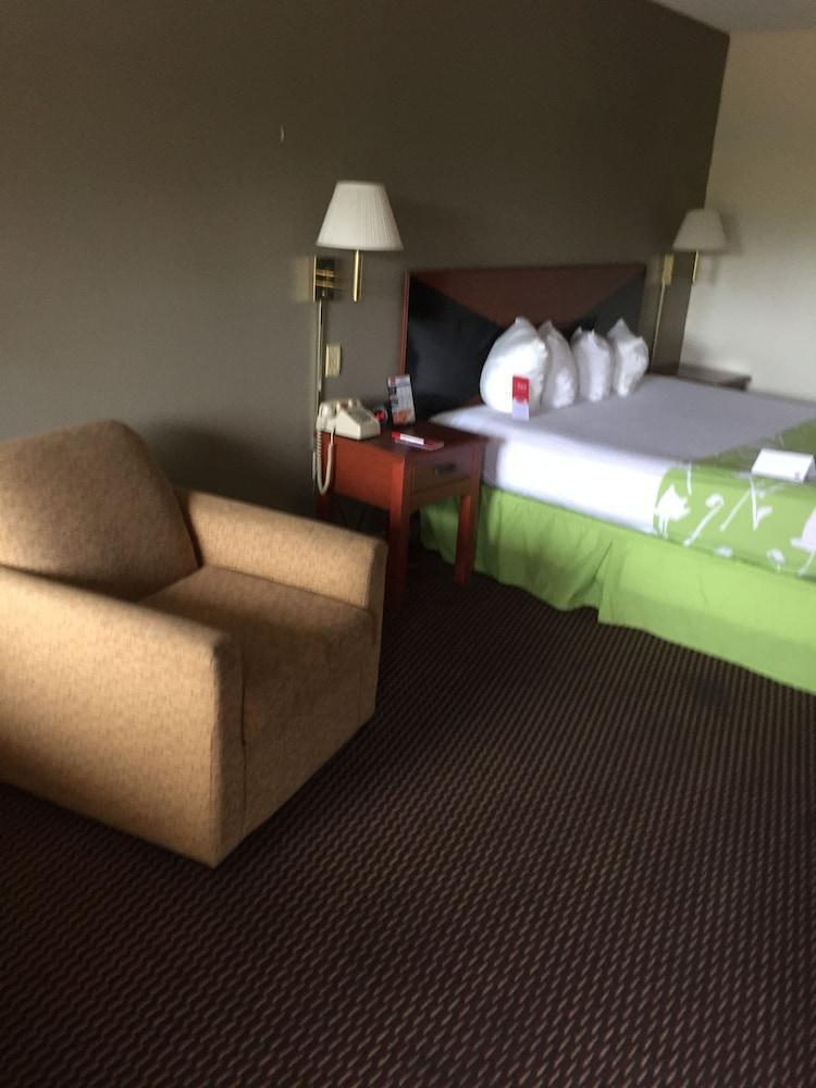 Econo Lodge Трой Экстерьер фото