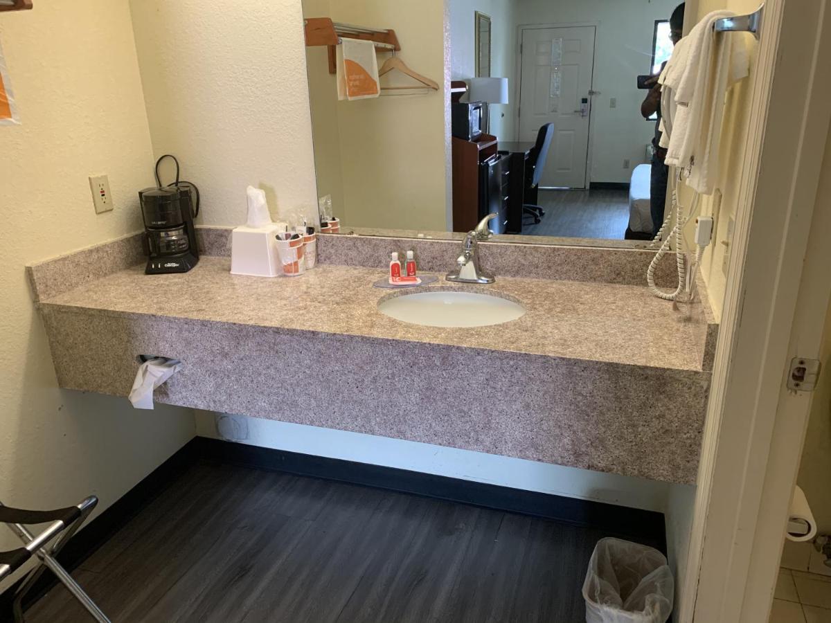 Econo Lodge Трой Экстерьер фото