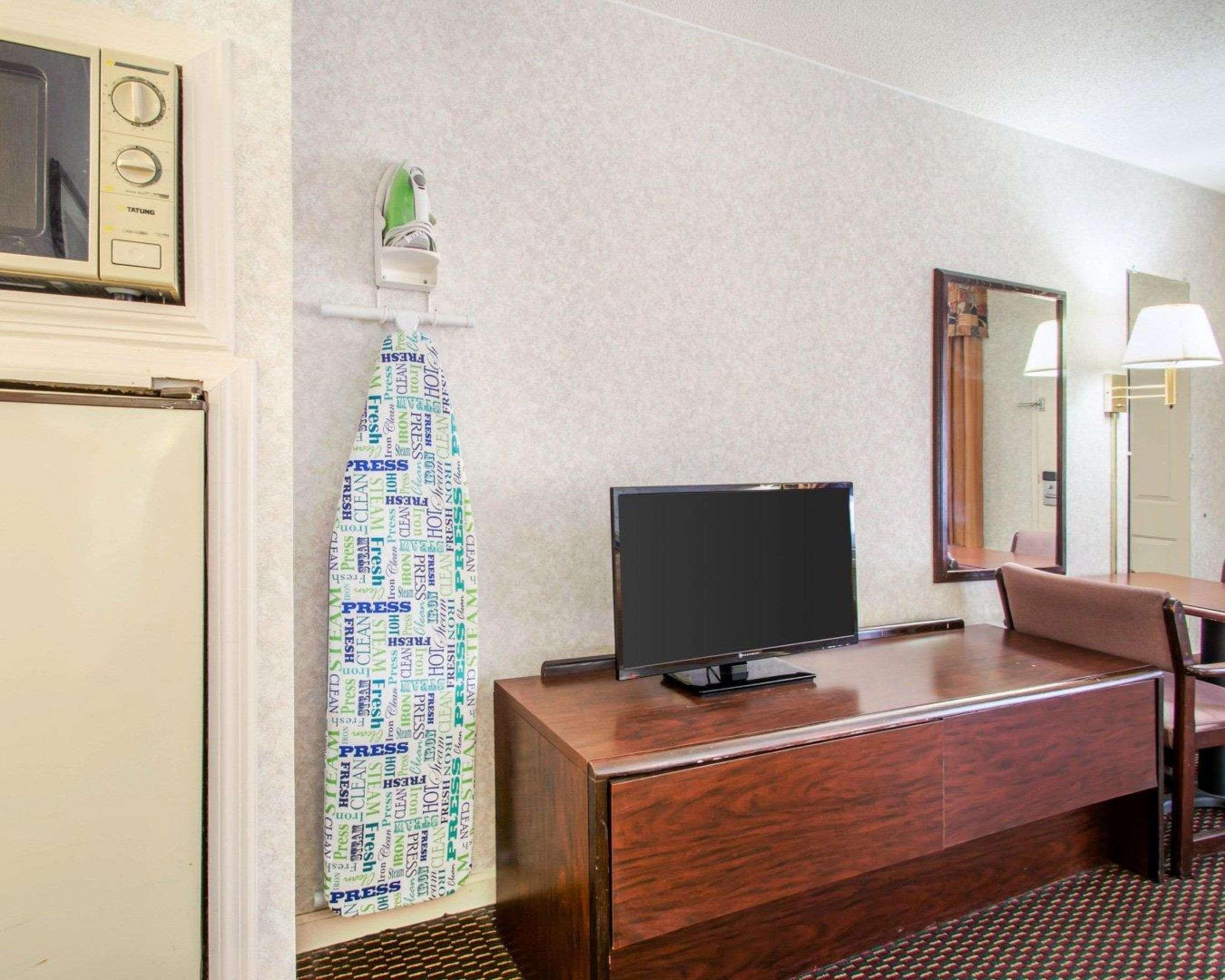 Econo Lodge Трой Экстерьер фото