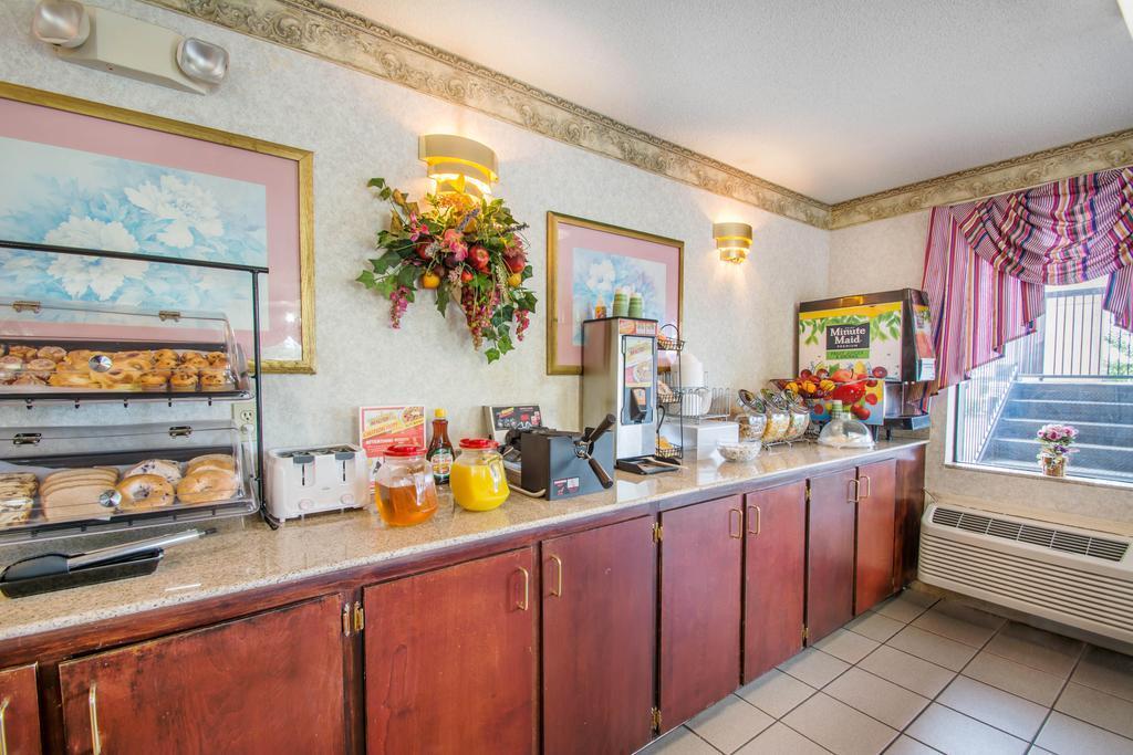 Econo Lodge Трой Экстерьер фото
