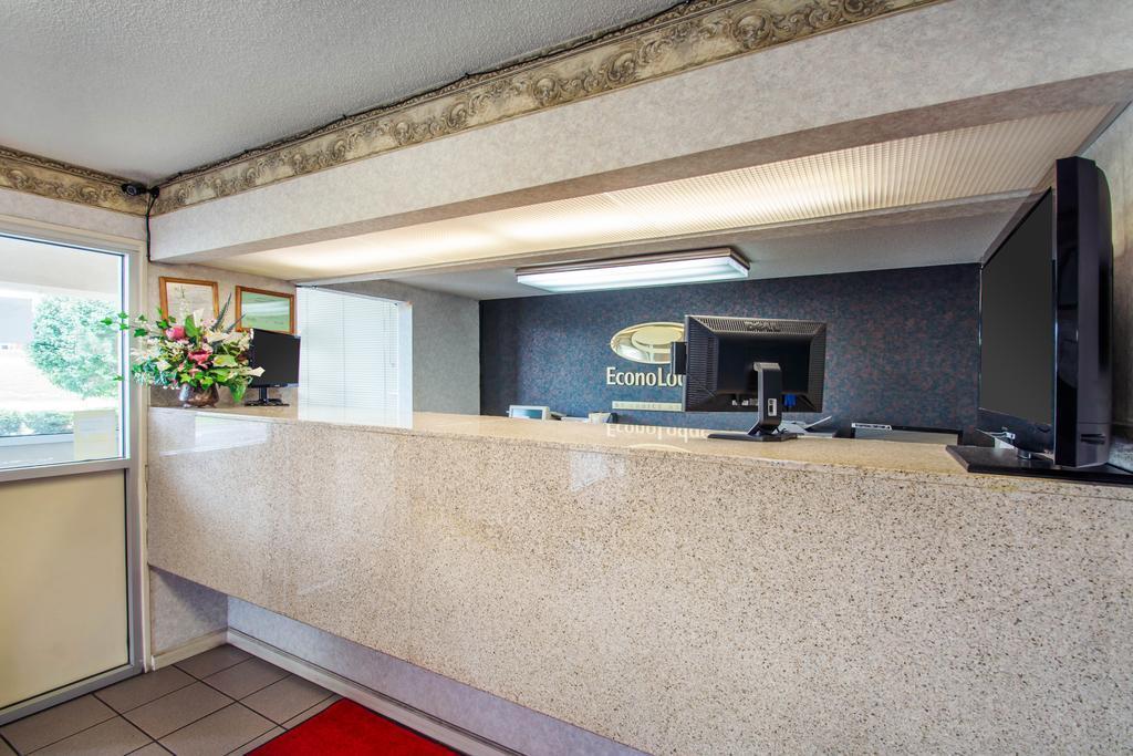 Econo Lodge Трой Экстерьер фото