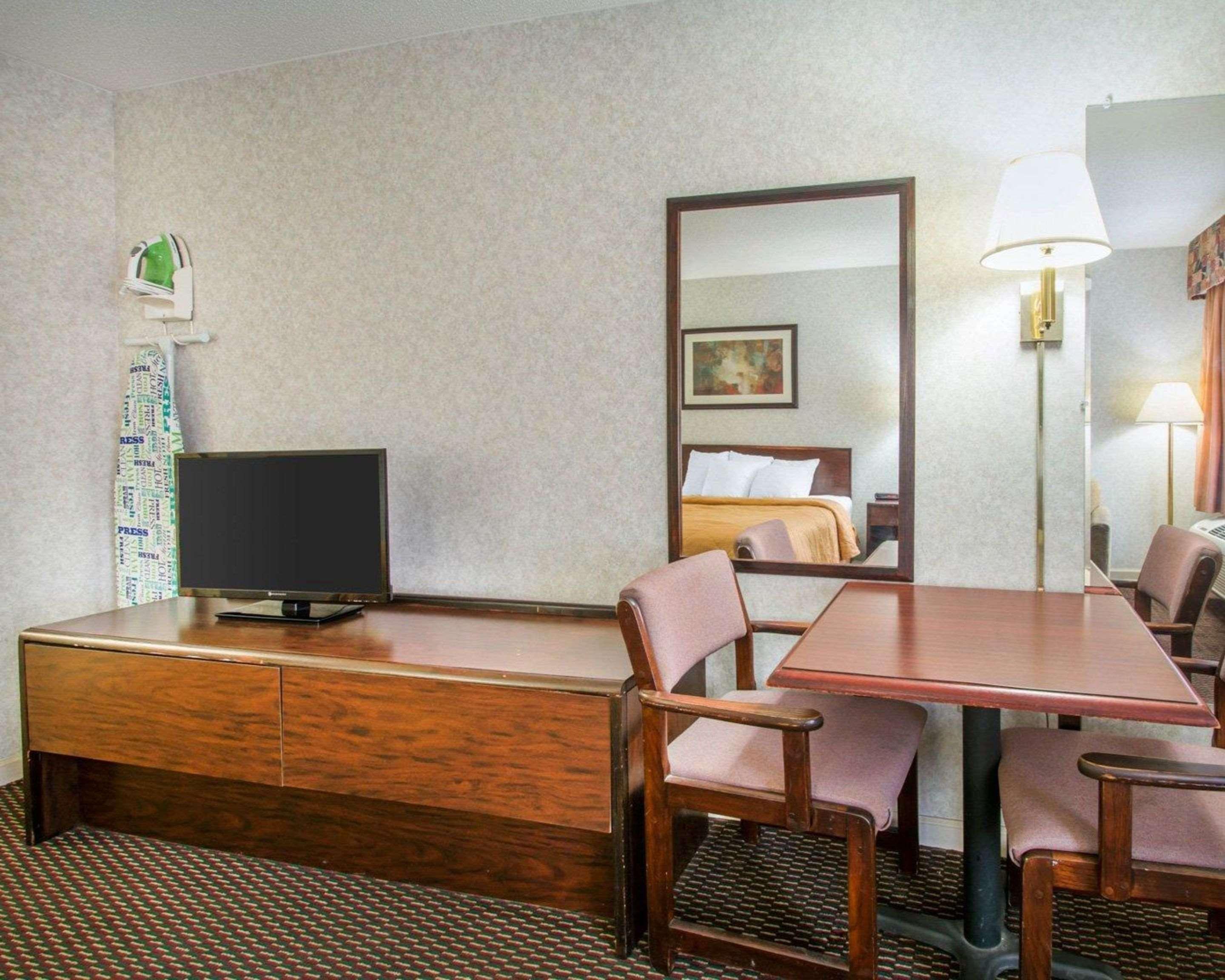 Econo Lodge Трой Экстерьер фото