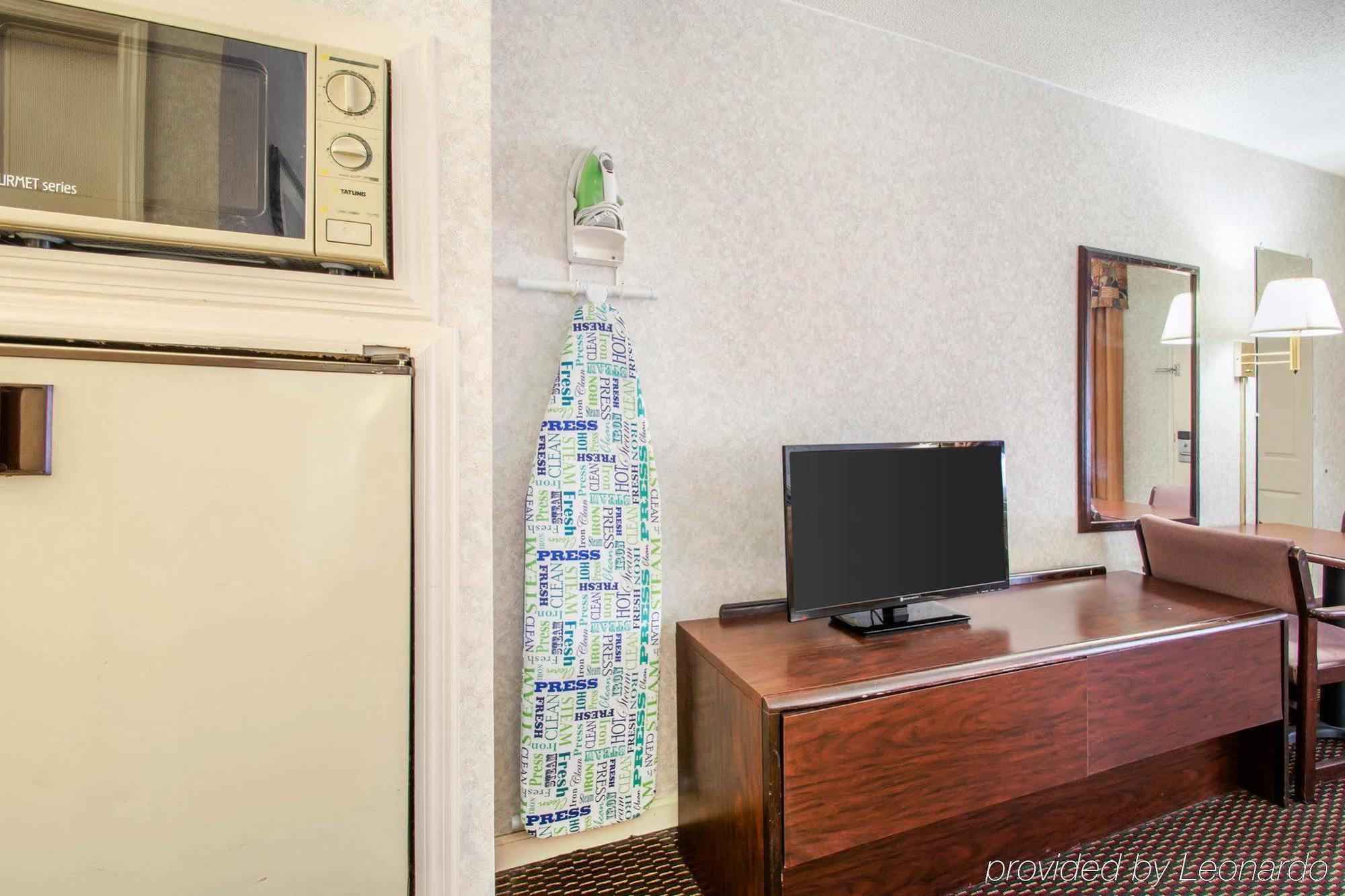 Econo Lodge Трой Экстерьер фото